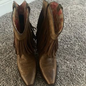 Never worn fringed women’s ARIAT cowboy boots